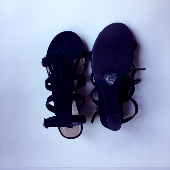 4 x $25.00 for 21 Black Sandals - Picture 2 of 3